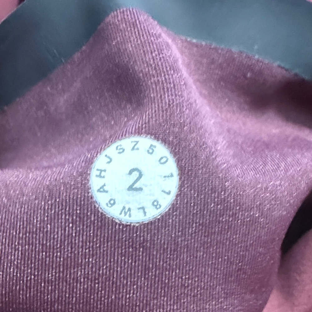 Lululemon In Movement cropped garnet - Picture 2 of 4